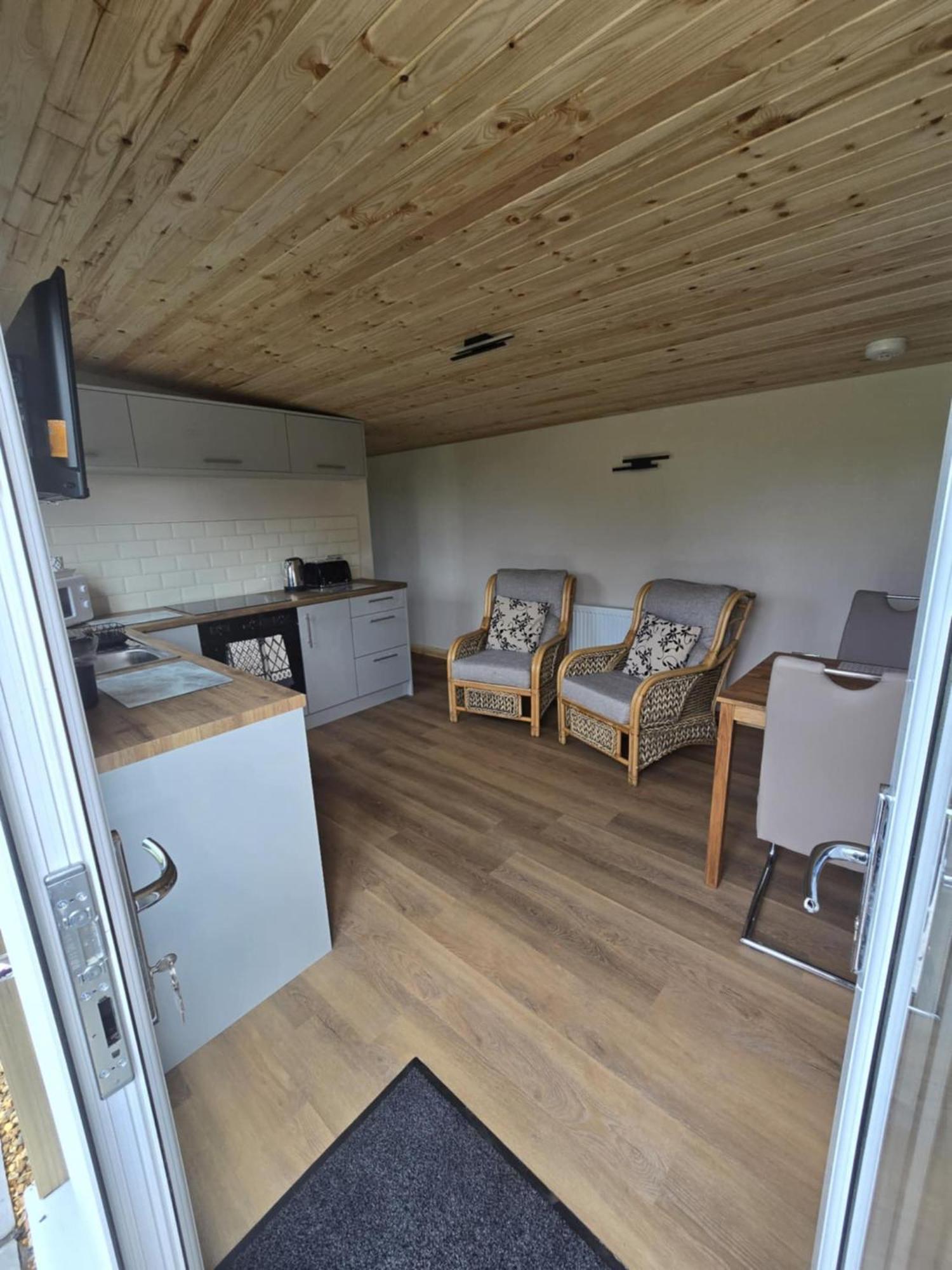 Dunroaming Cabin Pendine Eksteriør billede